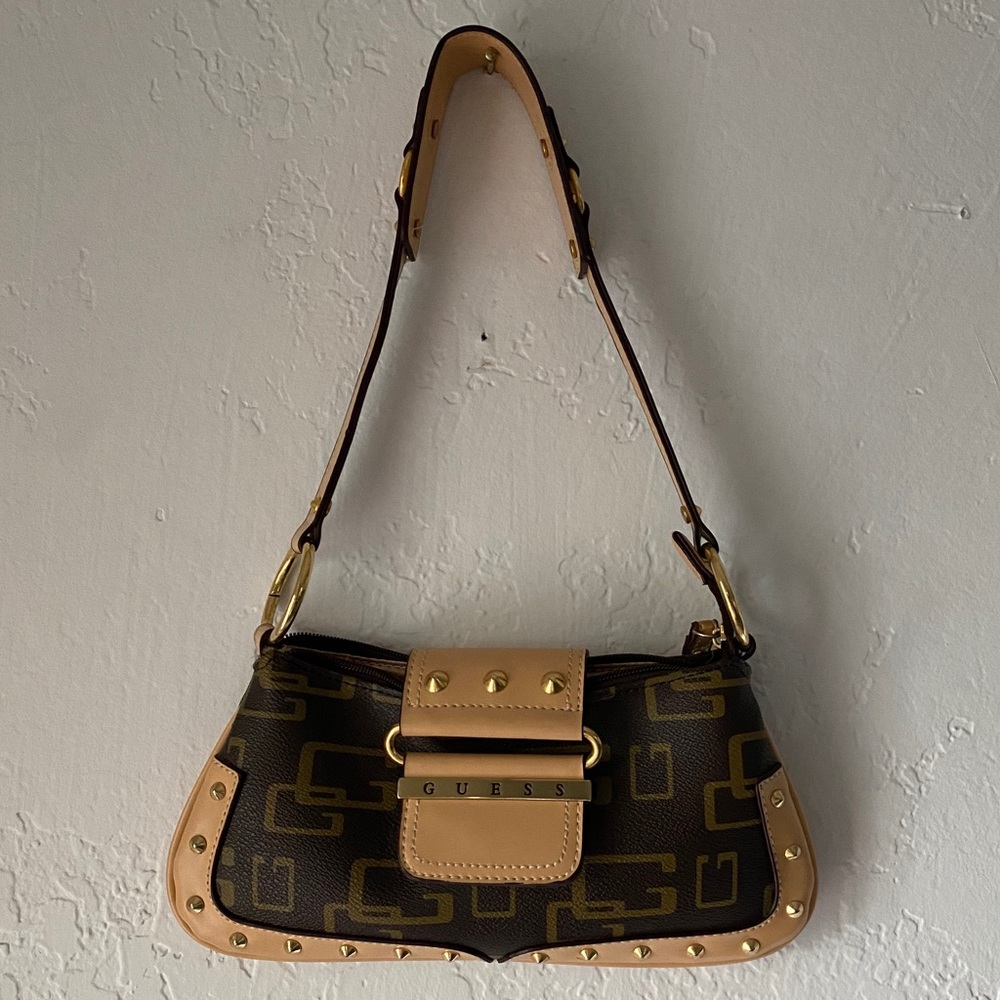 Trendy Guess Handbag - Pristine!